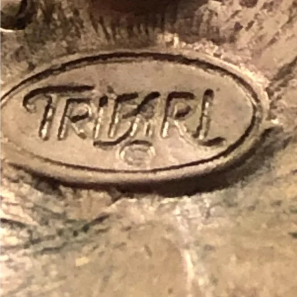 Vintage Trifari Pierced Green Enamel and Gold Tone Earrings - Picture 5 of 5